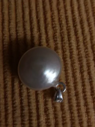 Colgante y pendientes  con piedra verde.