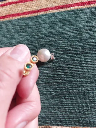 Colgante y pendientes  con piedra verde.