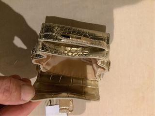 Mini bolso Guess nuevo con etiqueta dorado.