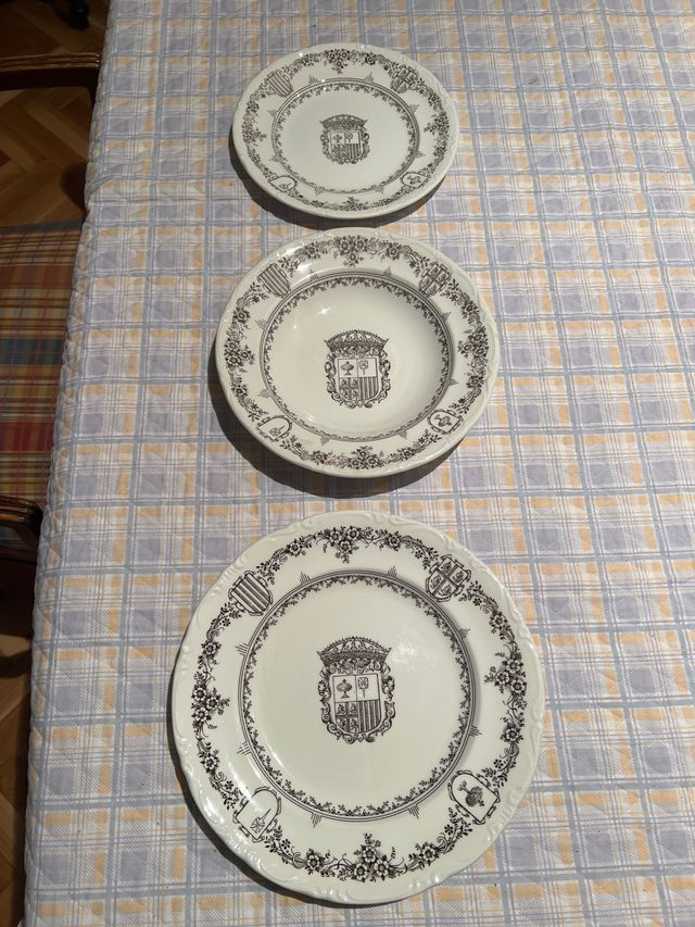 Platos de cerámica con escudo de Aragón
