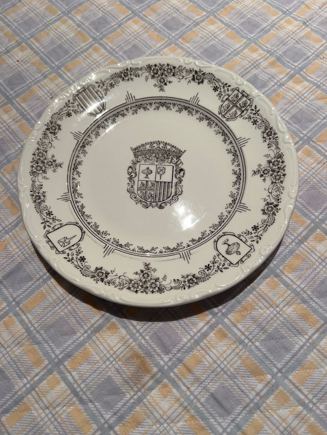 Platos de cerámica con escudo de Aragón