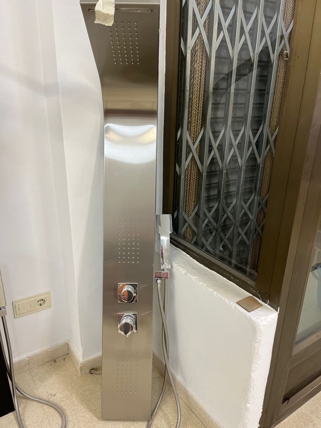 Columna hidromasaje plateada