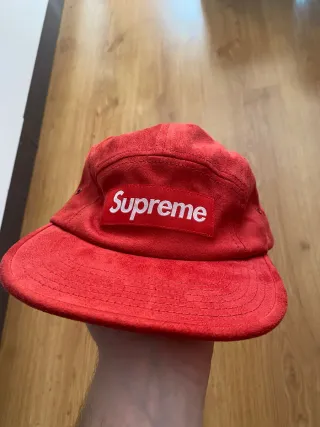 Gorra Supreme Terciopelo Roja
