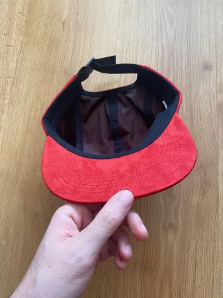 Gorra Supreme Terciopelo Roja