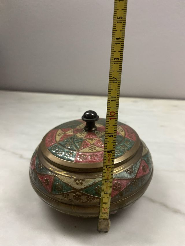 Caja metálica india decorada