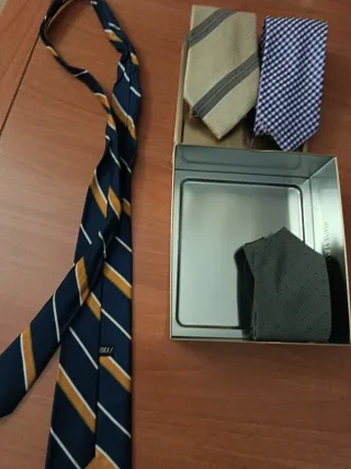 Lote 4 corbatas de vestir