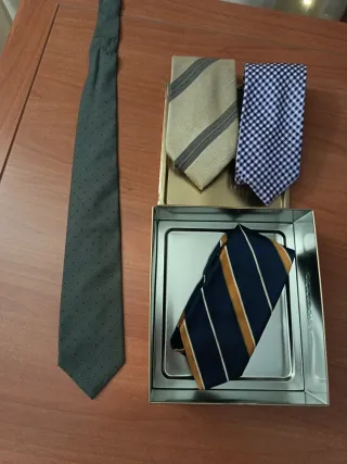 Lote 4 corbatas de vestir