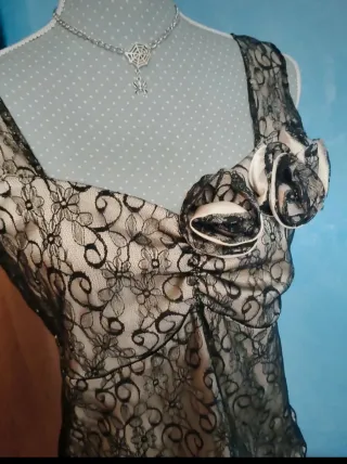 Bustier dorado y negro con flores