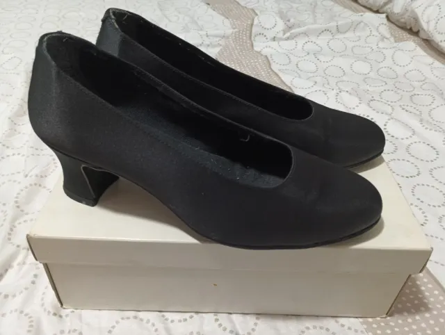 Zapatos de tacón negros