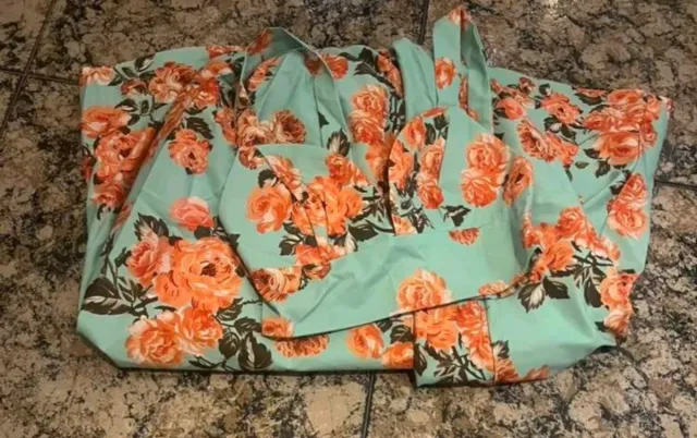 Conjunto de dos piezas floral, top y falda.