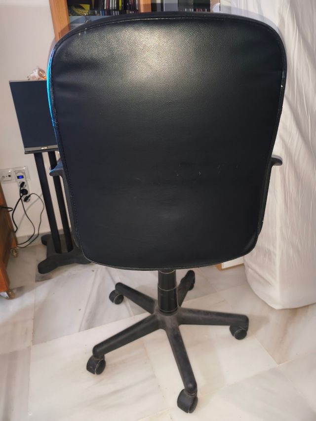 Silla de escritorio polipiel negra