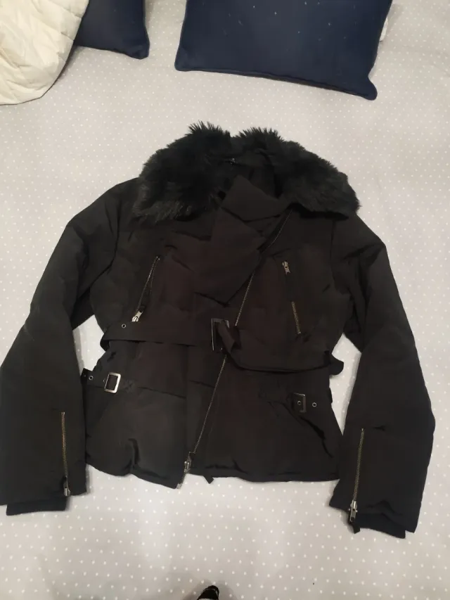 Chaqueta negra mujer plumas con pelo