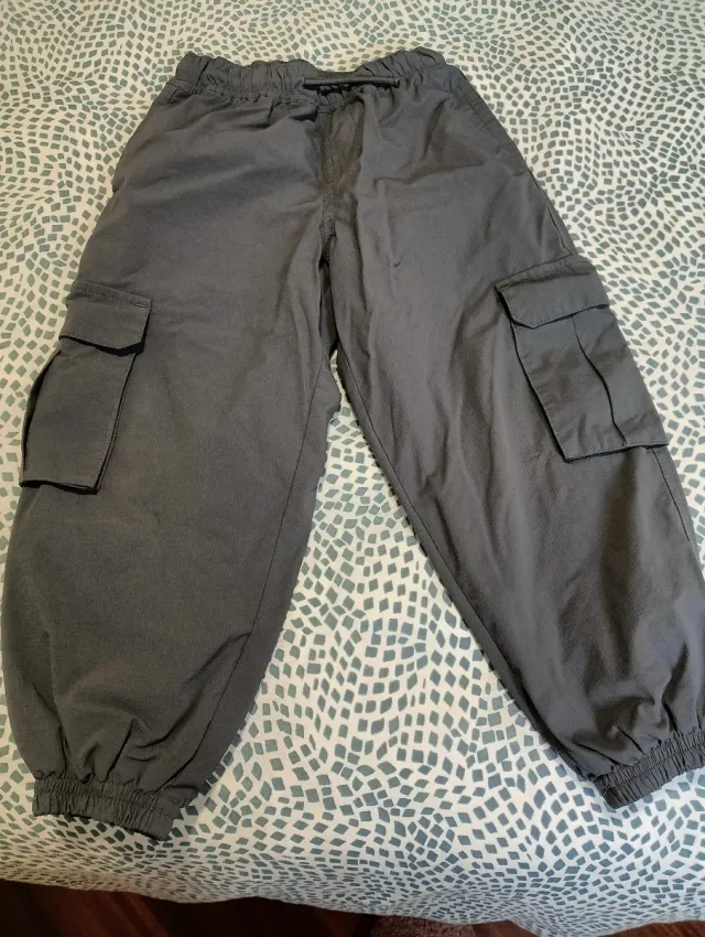 Pantalón cargo infantil gris