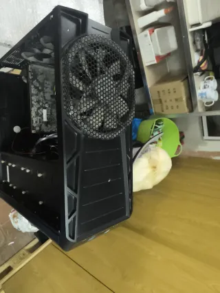 Torre Gaming Antec Negra