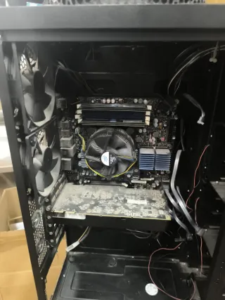 Torre Gaming Antec Negra