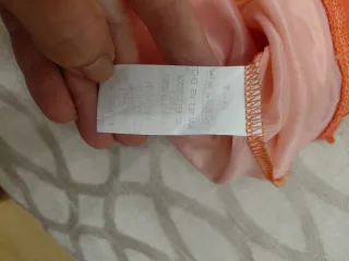 Vestido de fiesta naranja plisado