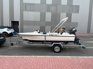 Barco Taylor 4,25 m con motor y remolque