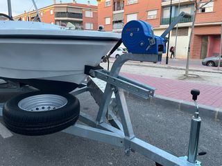 Barco Taylor 4,25 m con motor y remolque