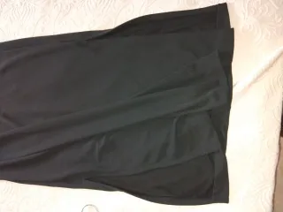 Vestido largo negro con plumas