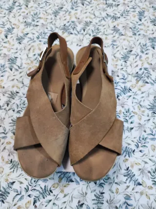 Sandalias de cuña mujer beige y marrón
