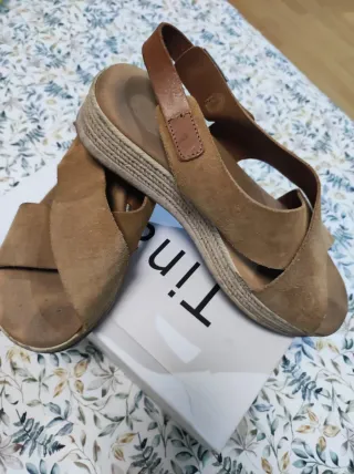 Sandalias de cuña mujer beige y marrón