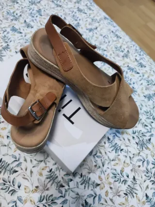 Sandalias de cuña mujer beige y marrón