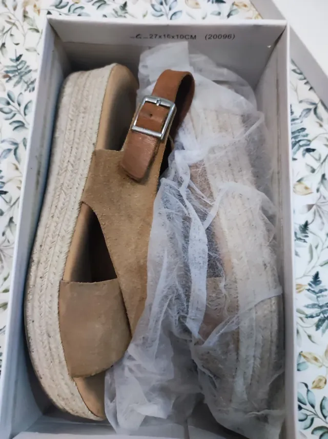 Sandalias de cuña mujer beige y marrón