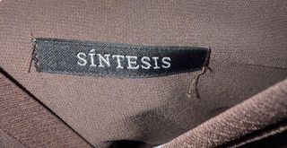 Vestido largo marrón Síntesis