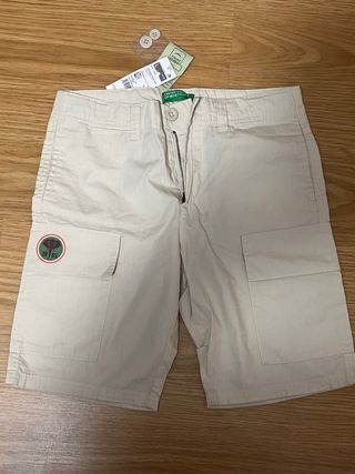 Pantalón corto Benetton beige nuevo. Talla 8-9