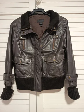 Chaqueta de cuero marrón chocolate marca Mango