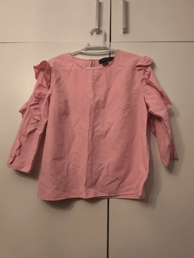 Blusa rosa con volantes