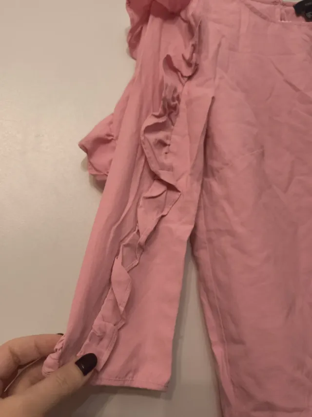Blusa rosa con volantes