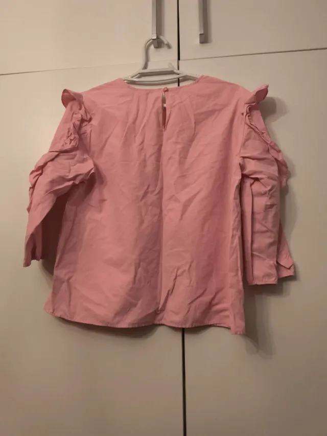 Blusa rosa con volantes