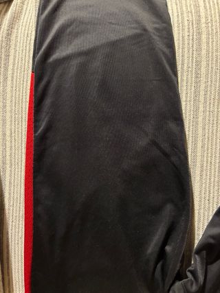 Chándal Jordan Negro y Rojo Talla 12-13 niño