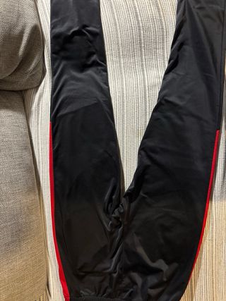 Chándal Jordan Negro y Rojo Talla 12-13 niño