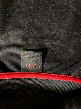 Chándal Jordan Negro y Rojo Talla 12-13 niño