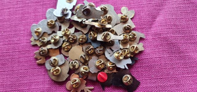 Lote de pines variados