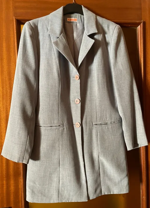 Traje: chaqueta y vestido.Talla 38