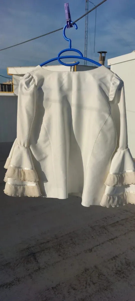 TRAJE FLAMENCA ,DOS PIEZAS.DOS BLUSAS COMBINABLES.