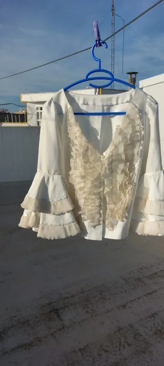 TRAJE FLAMENCA ,DOS PIEZAS.DOS BLUSAS COMBINABLES.