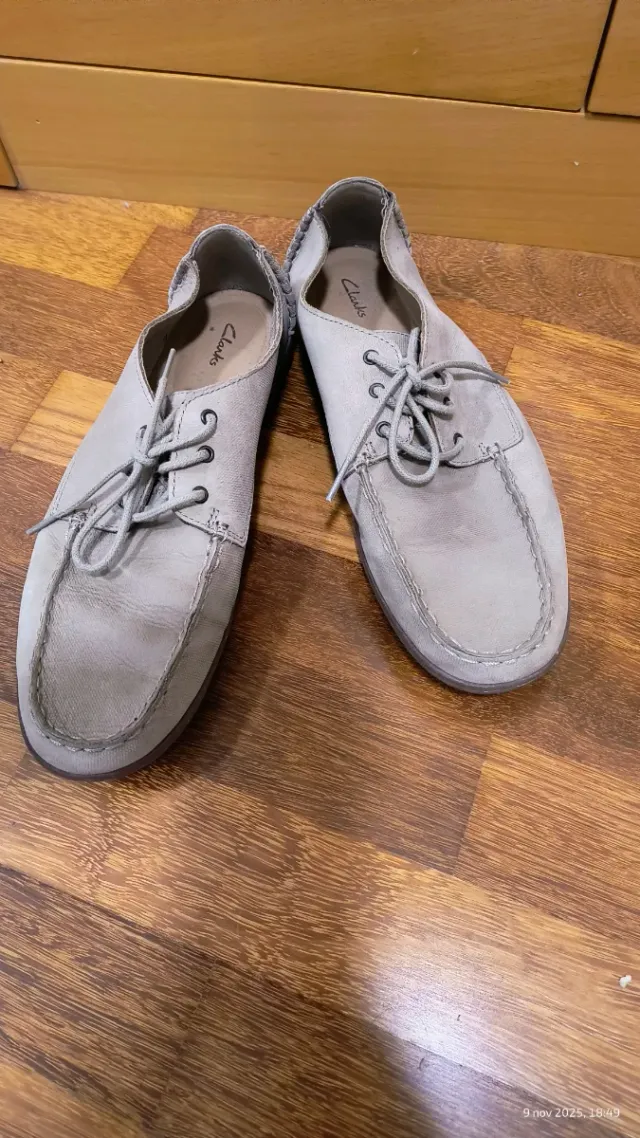 Zapatos Clarks caballero beige/gris