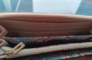 Cartera Guess con tejido trenzado marrón
