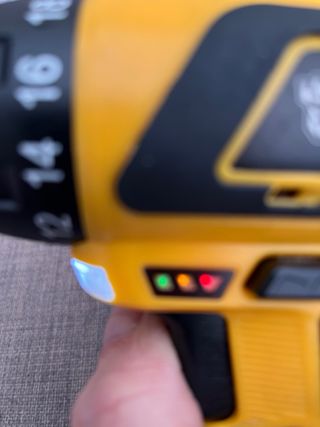 Taladro Atornillador Amarillo no tiene percutoperc