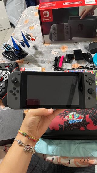 Nintendo Switch Completa con Giochi e Accessori