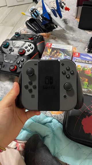 Nintendo Switch Completa con Giochi e Accessori