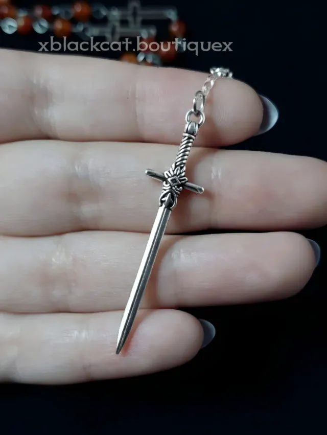 Collana rosario con spade e croci