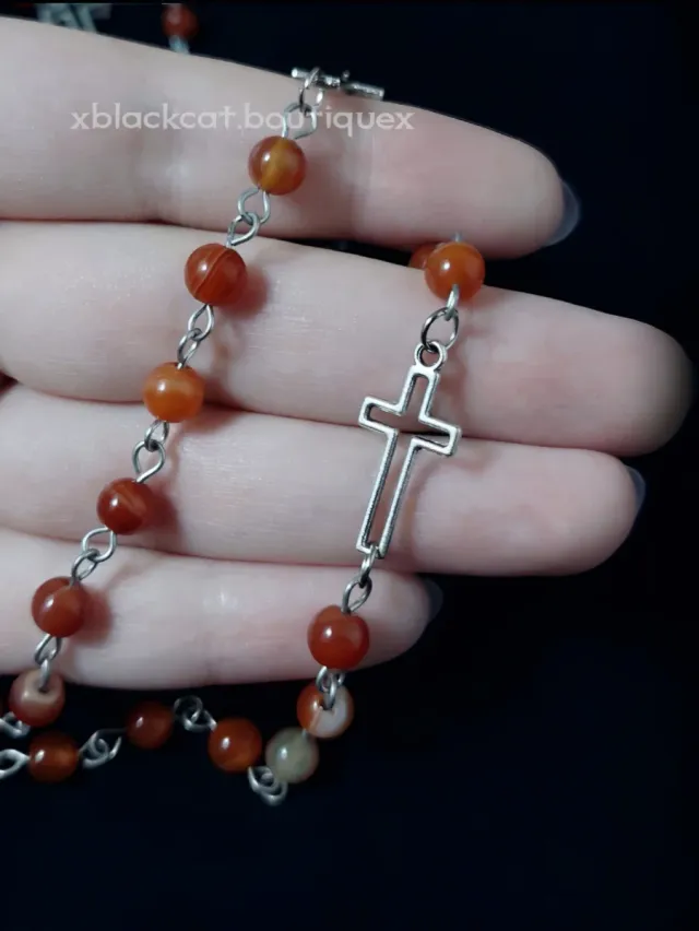 Collana rosario con spade e croci