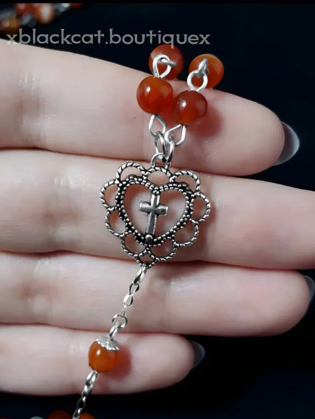Collana rosario con spade e croci