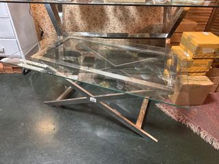 Tavoli da salotto in vetro e piedini in acciaio