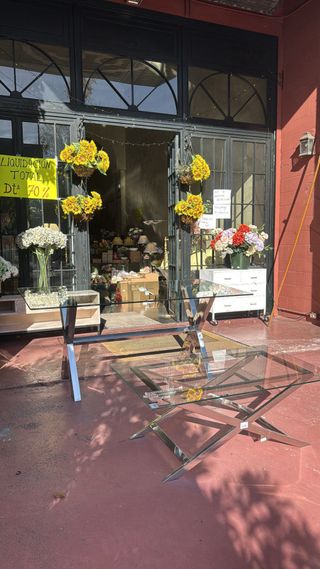 Tavoli da salotto in vetro e piedini in acciaio